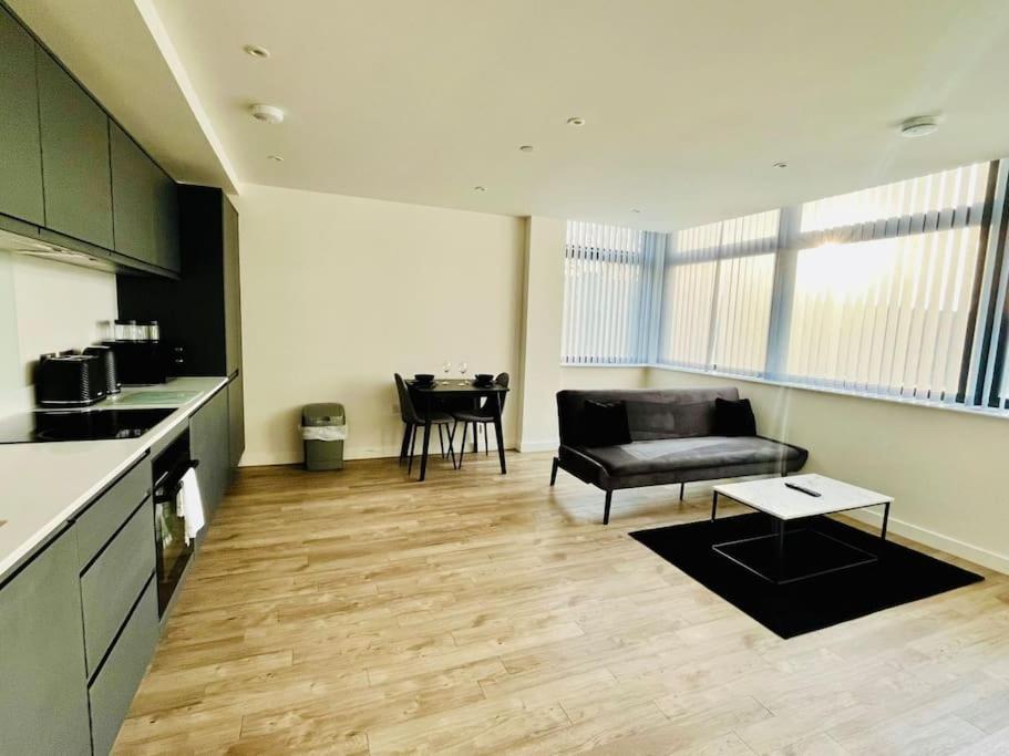 Old Trafford: Self-Serviced One Bedroom Apartment Manchester Exterior photo